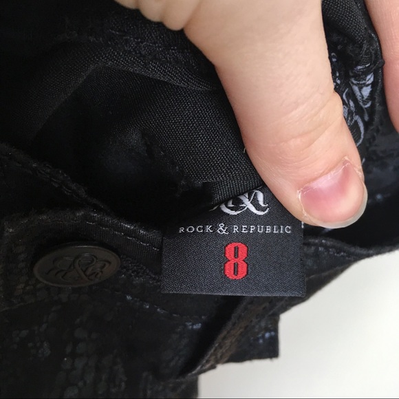 Rock & Republic ~ black and snakeskin pattern jean - Picture 4 of 7